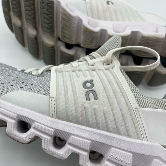 On Running Athletic Shoes in Gray and White - Picture 9 of 11